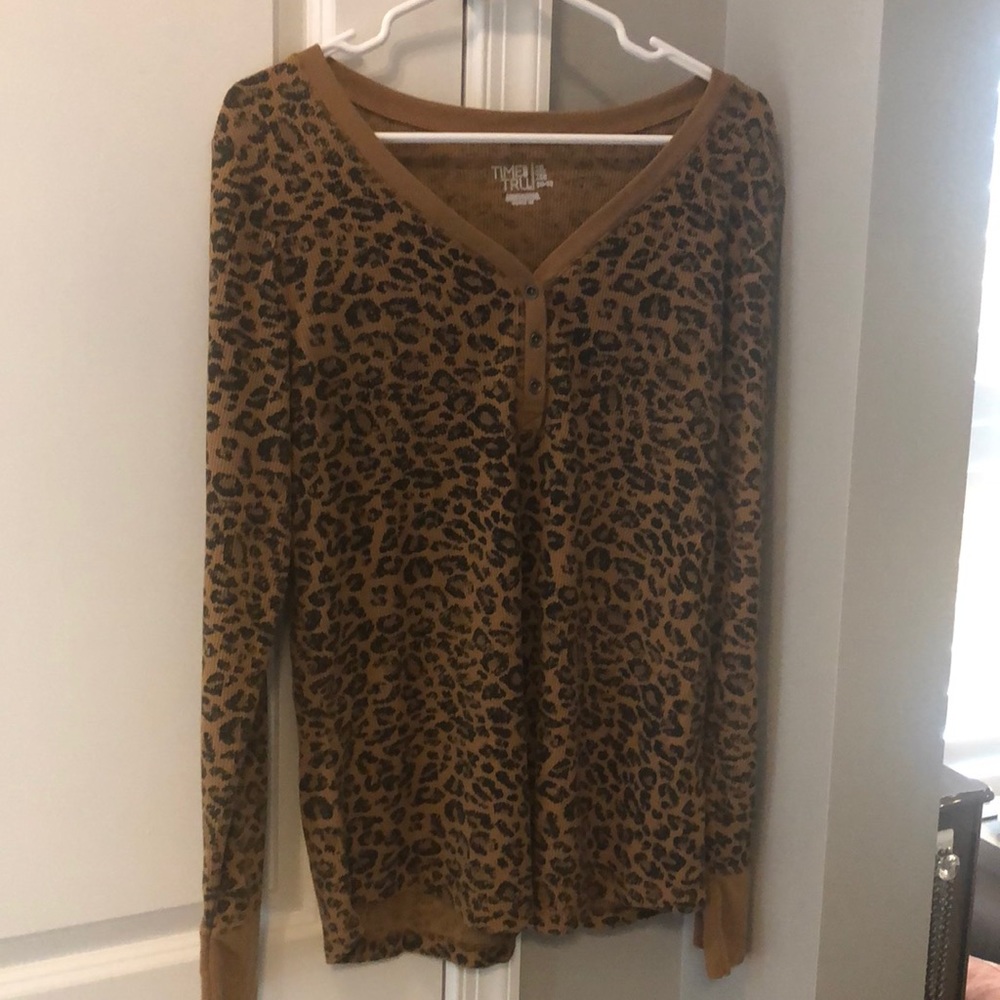 Leopard print pull over top.